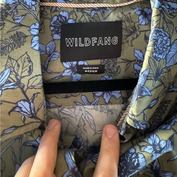 NWOT Wildfang Essential Button Up - Size Medium - Picture 4 of 7